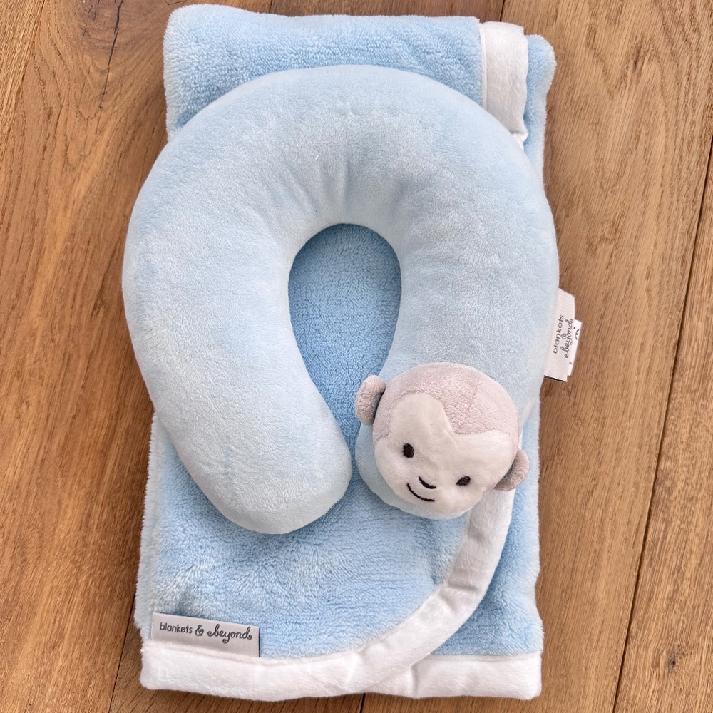 NWT Blankets and Beyond Blanket and Pillow Set Blue